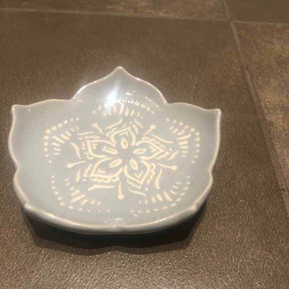 Lotus Flower Soap Dish - Picture 3 of 3